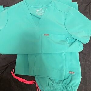 Figs Surgical Green Scrub Set